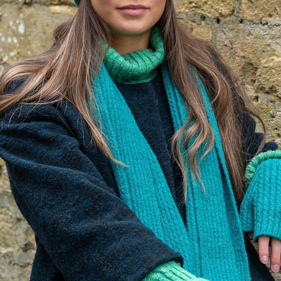 Bright Teal Cable Knit Plain Scarf | The Jewellery Stop