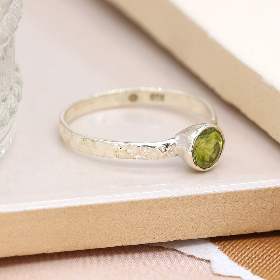 Hammered Sterling Silver Round Faceted Peridot Ring โ The Jewellery Stop