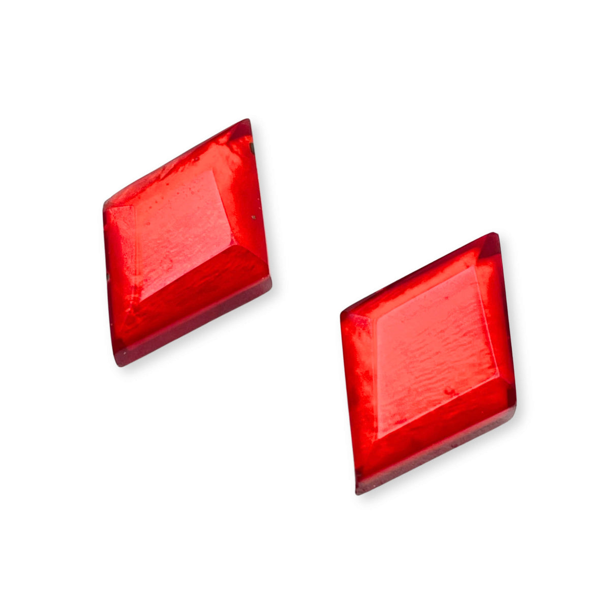 Red Diamond Shaped Stud Earrings In Resin And Shell