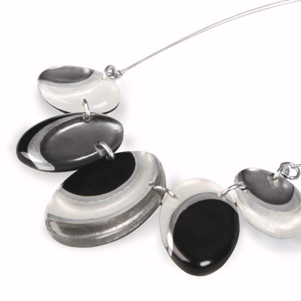 Silhouette Oval Swirl Necklace
